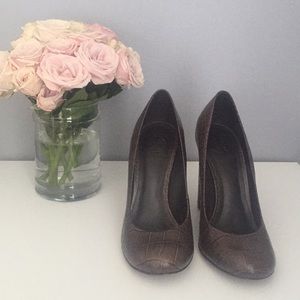 Tory Burch size 7 brown croc leather heels